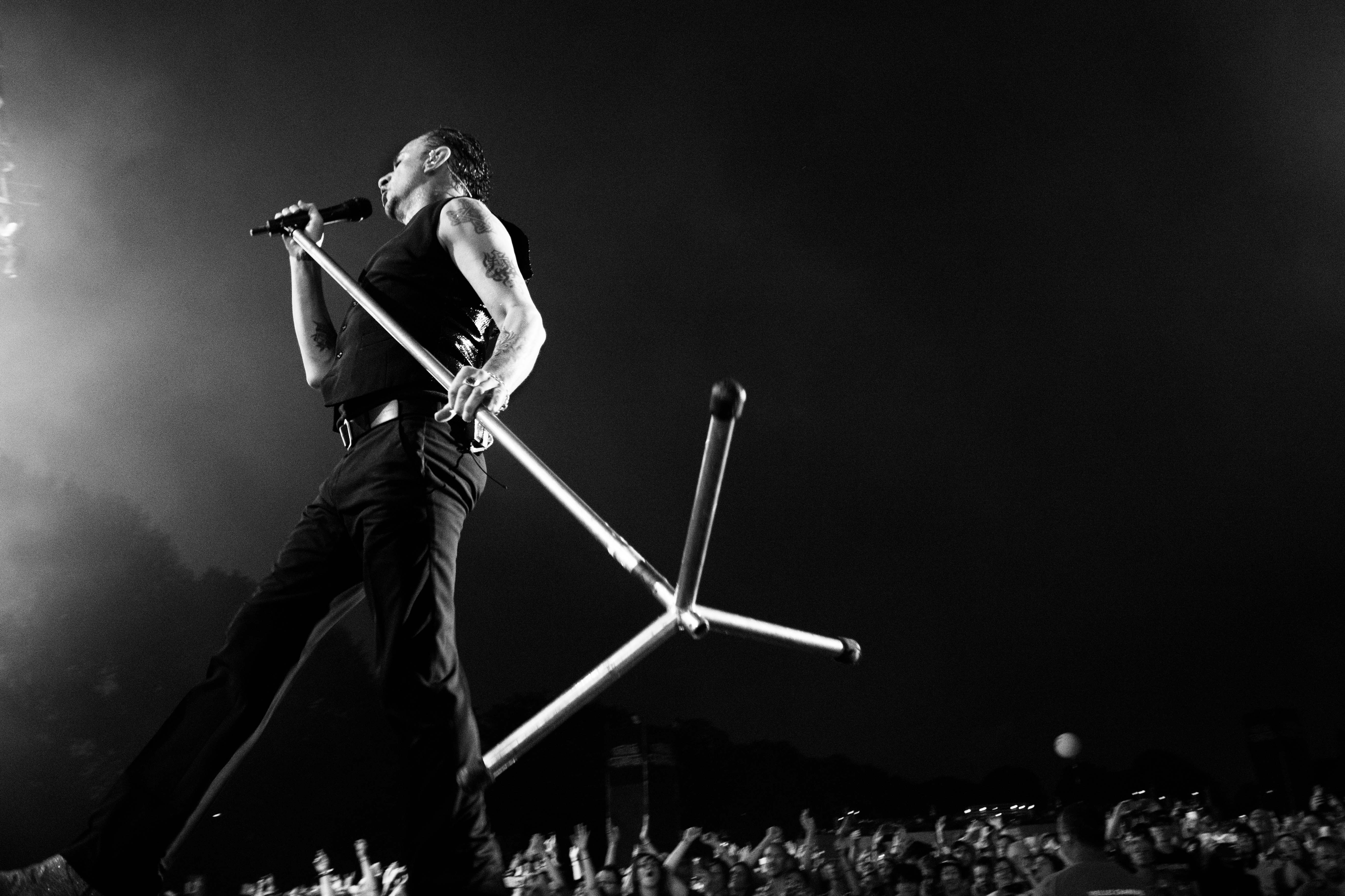 singer grabbing mic stand